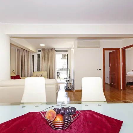 Delux Apartman Jukic Apartment Makarska