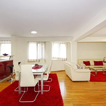 Delux Apartman Jukic Apartment *