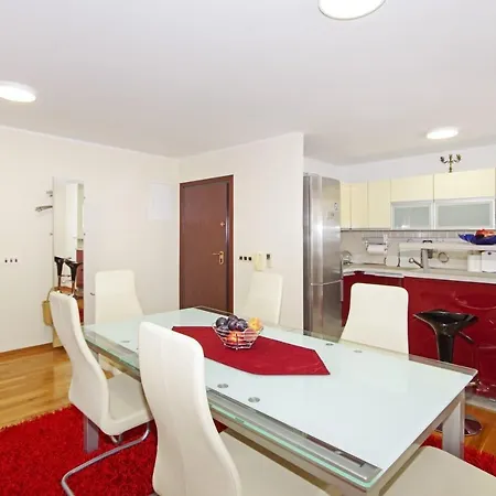 Delux Apartman Jukic Apartment Makarska