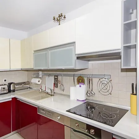 Delux Apartman Jukic Apartment Makarska